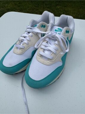 Nike White & Teal Low-Top Sneakers